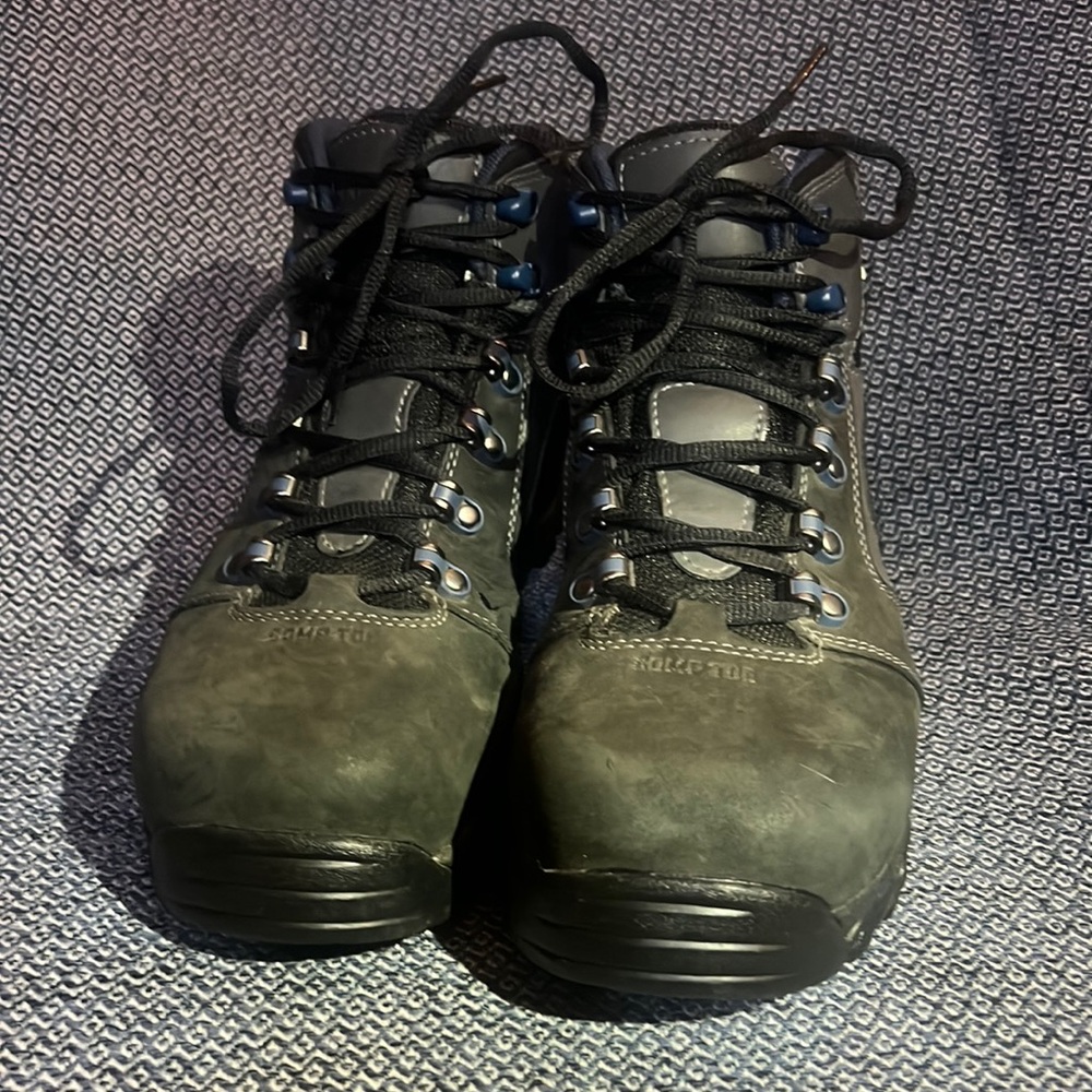 Danner Mens Boots Vicious - Size 9.5 EE or Wide - Like New